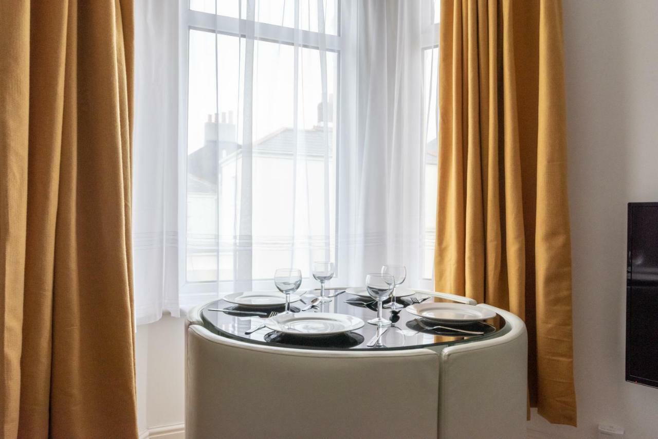 Milton House Villa Плимът Екстериор снимка
